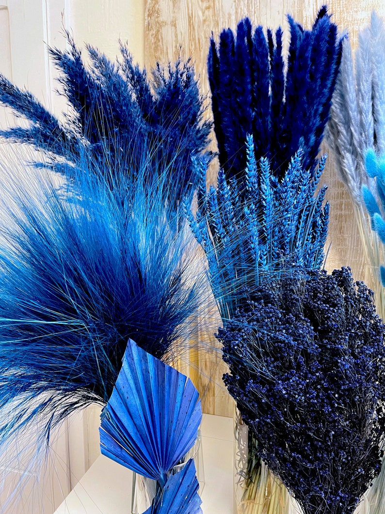 Trockenblumen Trockenblumenstrauß blau hellblau dunkelblau Pampas Ruskus Lagurus Broom Glixia blaue getrocknete Blumen Deko Taufe Hochzeit Bild 2