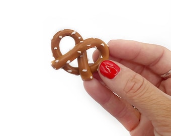 Pretzel Snack Magnet / Cute Gift for Kids / Quirky Kitchen Decor / Magnetic Food for Fridge / Realistic Clay Miniature / Fun Teacher Gift
