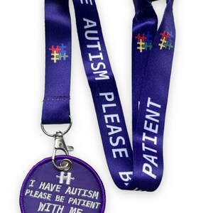 Cordón morado para autismo: Tengo autismo, tenga paciencia conmigo e insignia morada cosida a juego