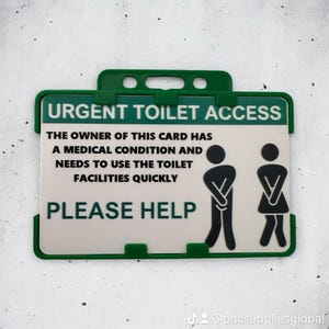 Groene set met informatiekaarten voor dringende toegang tot het toilet en dubbele kaarthouders.