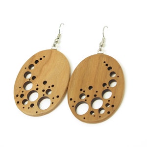 Bubbly Paisley (cherry wood, laser cut, extra light, stainless steel)