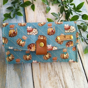 Sustainable cotton fabric wallet, handmade for cards, bills and documents.