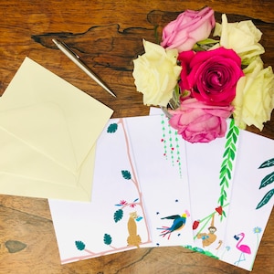 Set de Escritura de Cartas, Papel de Escribir, 24 Hojas de Papel, 4 Diseños Originales de Animales, 12 Sobres. Pensando en ti