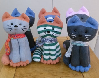 Regali per gli amanti dei gatti, bambola calzino fatta a mano, bambola morbida gatto, bambola calzino gatto, regalo per amante degli animali domestici, regalo per lei, fatto a mano nel Regno Unito.