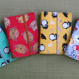 Handgemaakte paspoorthouder, paspoorthoes, stoffen paspoorthouder, cadeau voor kattenliefhebber, cadeau voor dierenliefhebber, cadeau voor haar, handgemaakt in het Verenigd Koninkrijk.