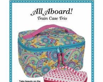 ByAnnie Patterns, Todos a Bordo! Molde para Conjunto de Três Malas de Viagem, Molde para Bolsa de Viagem em Vários Tamanhos, Molde para Bolsa Multiuso, Molde de Costura para Quilting da By Annie