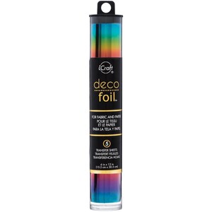 Może przedstawiać: Cylindryczne opakowanie arkuszy transferowych iCraft Deco Foil. Folia ma tęczowy gradient kolorów. Opakowanie jest czarne ze złotymi literami i zawiera tekst "FOR FABRIC AND PAPER". Opakowanie ma wymiary 15,2 cm x 30,5 cm.
