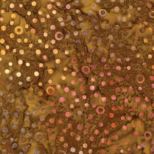 Peut inclure: Gros plan sur un tissu avec un motif répétitif de points et de cercles colorés. Le fond est marron moucheté, avec des points dans les tons de rose, orange, jaune et blanc. Les cercles sont dans les tons orange et rose.