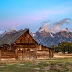 Grand Teton National Park Mormonenreihe Moulton Barn Fabric Panel, Quilt Panel, hochwertiger Quilt-Baumwollstoff, Größe 35,5 ”Bx17,75 ”L, EPGT-004