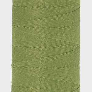 May include: A green thread spool with red ends. The thread is tightly wound. The text "Mettler" is on the top. The spool contains 500m of thread. Ideal for sewing and crafting projects.