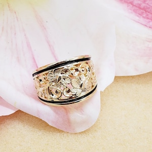Hawaiian Gold Hibiscus Ring - Gold Ring - Hawaiian Ring - Gifts for Her - Floral Ring hawaii jewelry - gifts for her - hawaiian ring
