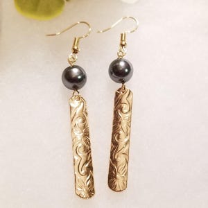 Dangling Bar Shell Earrings - gold hawaiian earrings - pearl earrings