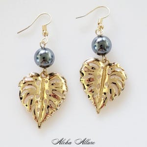 Monstera Leaf Shell Earrings - Gold Hawaiian earrings - Floral earrings