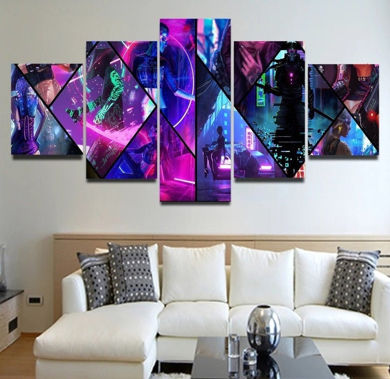 Peut inclure: Un ensemble de cinq impressions sur toile repr&eacute;sentant un th&egrave;me cyberpunk avec des n&eacute;ons, des formes g&eacute;om&eacute;triques et des personnages v&ecirc;tus de v&ecirc;tements futuristes. L'&oelig;uvre d'art est un collage de diff&eacute;rentes images, cr&eacute;ant une composition dynamique et visuellement saisissante.