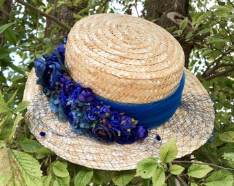 Klein blue tulle wide brim boater hat with veil - Chapeau canotier à bord large bleu Klein avec voile - Straw boater hat wide brim with veil