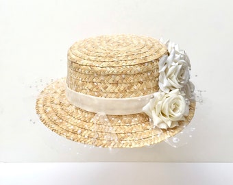 Boater hat ivory roses, tulle and pearls - Canotier roses ivoire, tulle et perles - Boater hat ivory roses, tulle and pearls