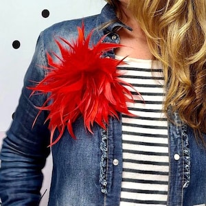 BROCHE FLOR de plumas CRISANTEMO rojo Feathers red flower brooch Broche/pince Fleur plumes rouge imagen 1