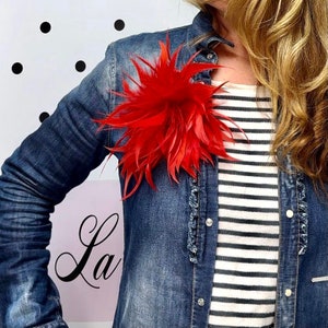 BROCHE FLOR de plumas CRISANTEMO rojo Feathers red flower brooch Broche/pince Fleur plumes rouge imagen 2