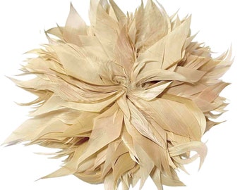 BROCHE FLOR de plumas CRISANTEMO beige - Feathers beige flower brooch - Broche/pince Fleur plumes beige