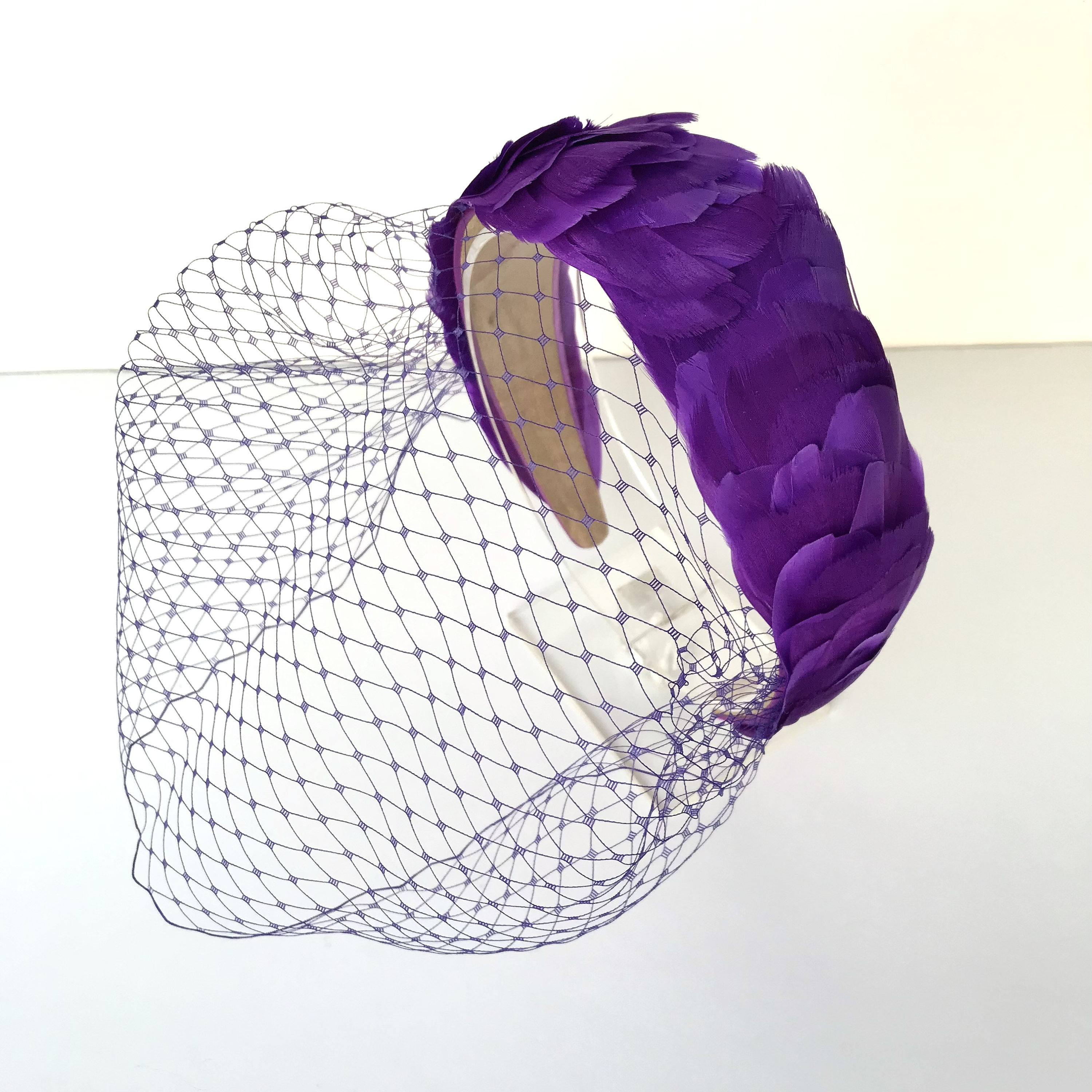 Purple feather headband - Coiffe bandeau serre tête plumes violet - Headband fascinator purple feathers