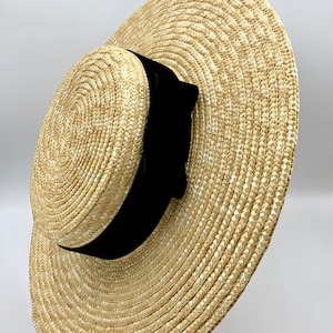 Canotier ala ancha lazo terciopelo negro Canotier plat aile large noeud velours noir Wide-Brimmed and flat crown Straw Hat black bow imagen 4