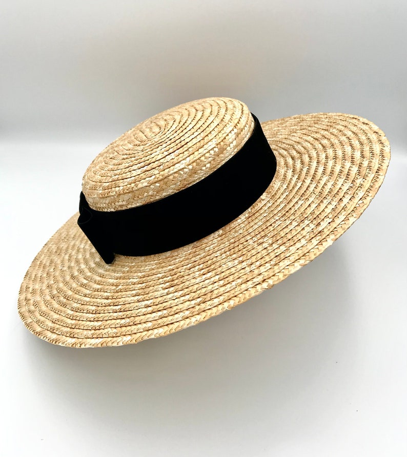 Canotier ala ancha lazo terciopelo negro Canotier plat aile large noeud velours noir Wide-Brimmed and flat crown Straw Hat black bow imagen 2