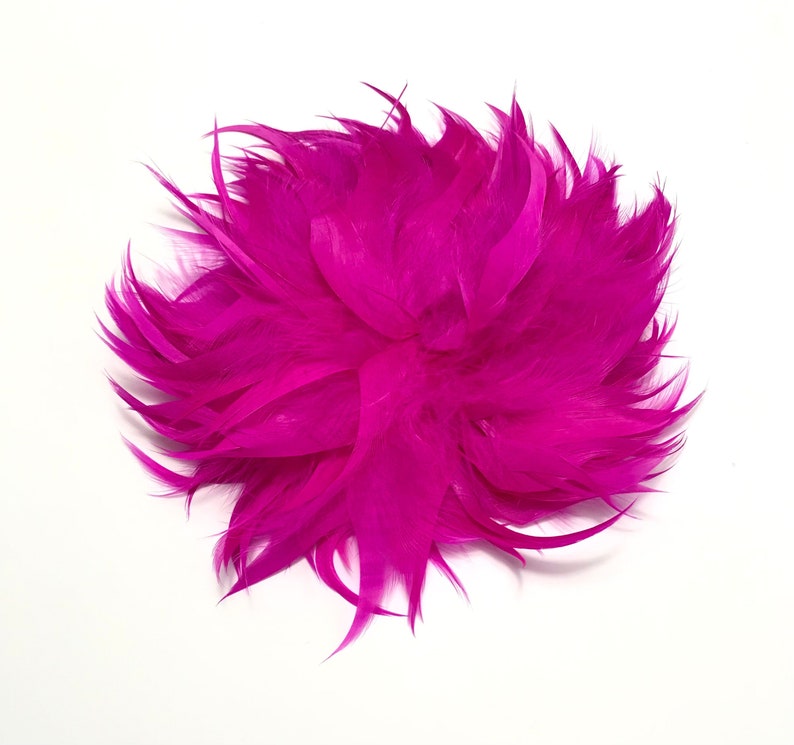 BROCHE FLOR de plumas CRISANTEMO fucsia Feathers fuchsia flower brooch Broche/pince Fleur plumes fuchsia Fucsia