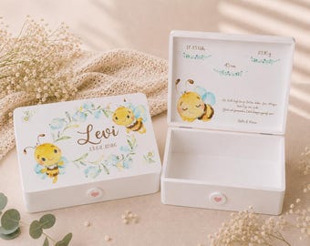Caja de madera personalizada con diseño de abeja / Regalo de bautizo o nacimiento para bebé, caja para guardar recuerdos con nombre