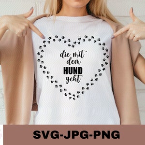 May include: White t-shirt with a black paw print heart design and the text "die mit dem hund geht" in German.