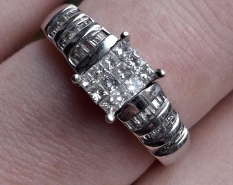Een vintage 14kt witgouden diamanten ring
