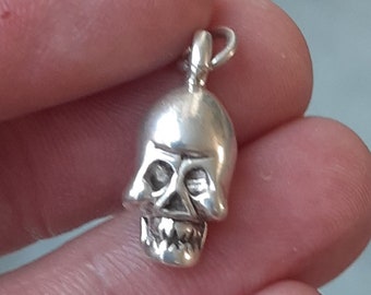 A silver skull pendant