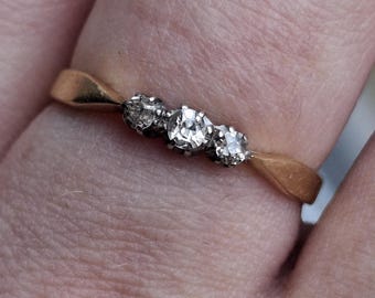 An antique 18ct gold three stone diamond ring
