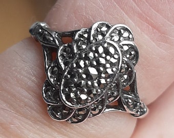 Anello vintage in argento con marcasite