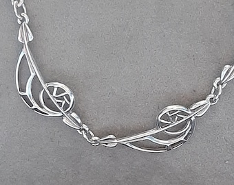A vintage 16 inch solid silver fancy necklace