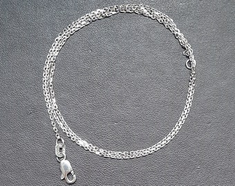 A vintage 9ct white gold chain