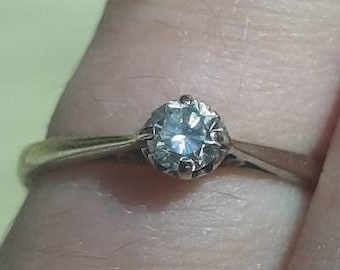 An vintage 18ct white gold diamond ring