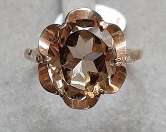 Een vintage 9kt gouden rookkwartsring