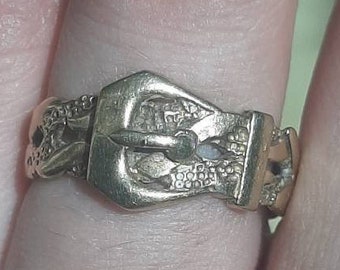 A vintage 9ct gold buckle ring