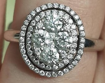 An 18ct white gold diamond ring