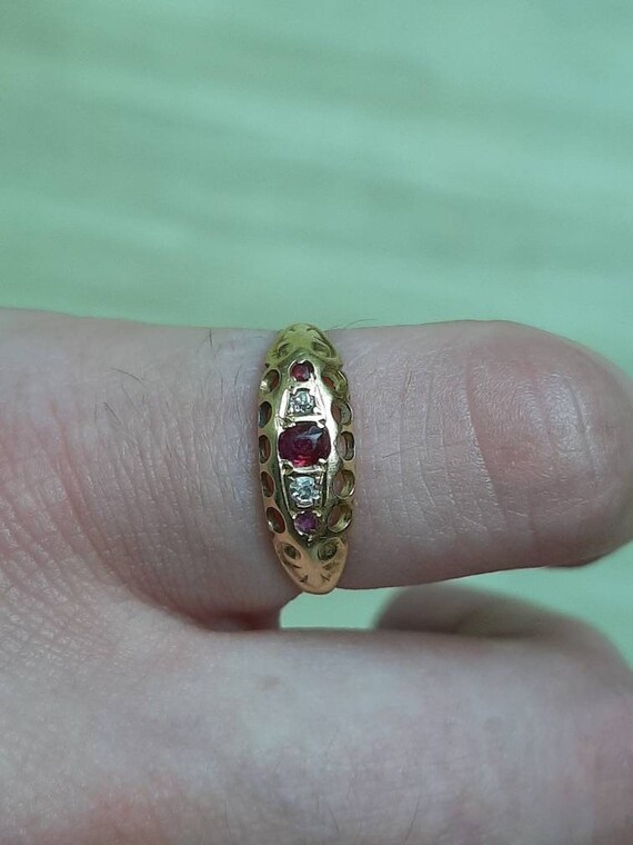 An 18ct gold Edwardian ruby and diamond ring - image 8