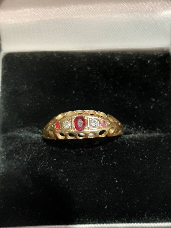 An 18ct gold Edwardian ruby and diamond ring - image 5