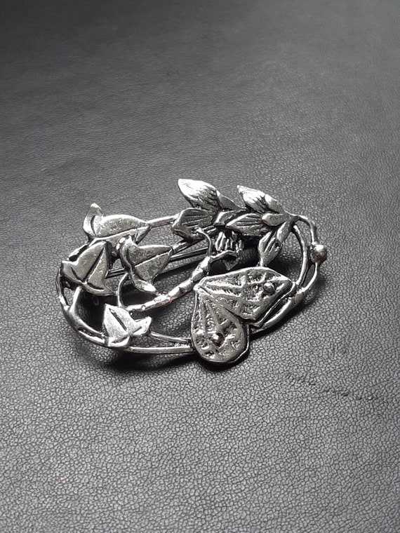 An Art Nouveau silver brooch - image 7