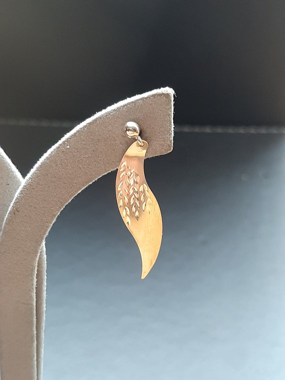 A vintage pair of 9ct wheat sheaf leaf gold drop … - image 9