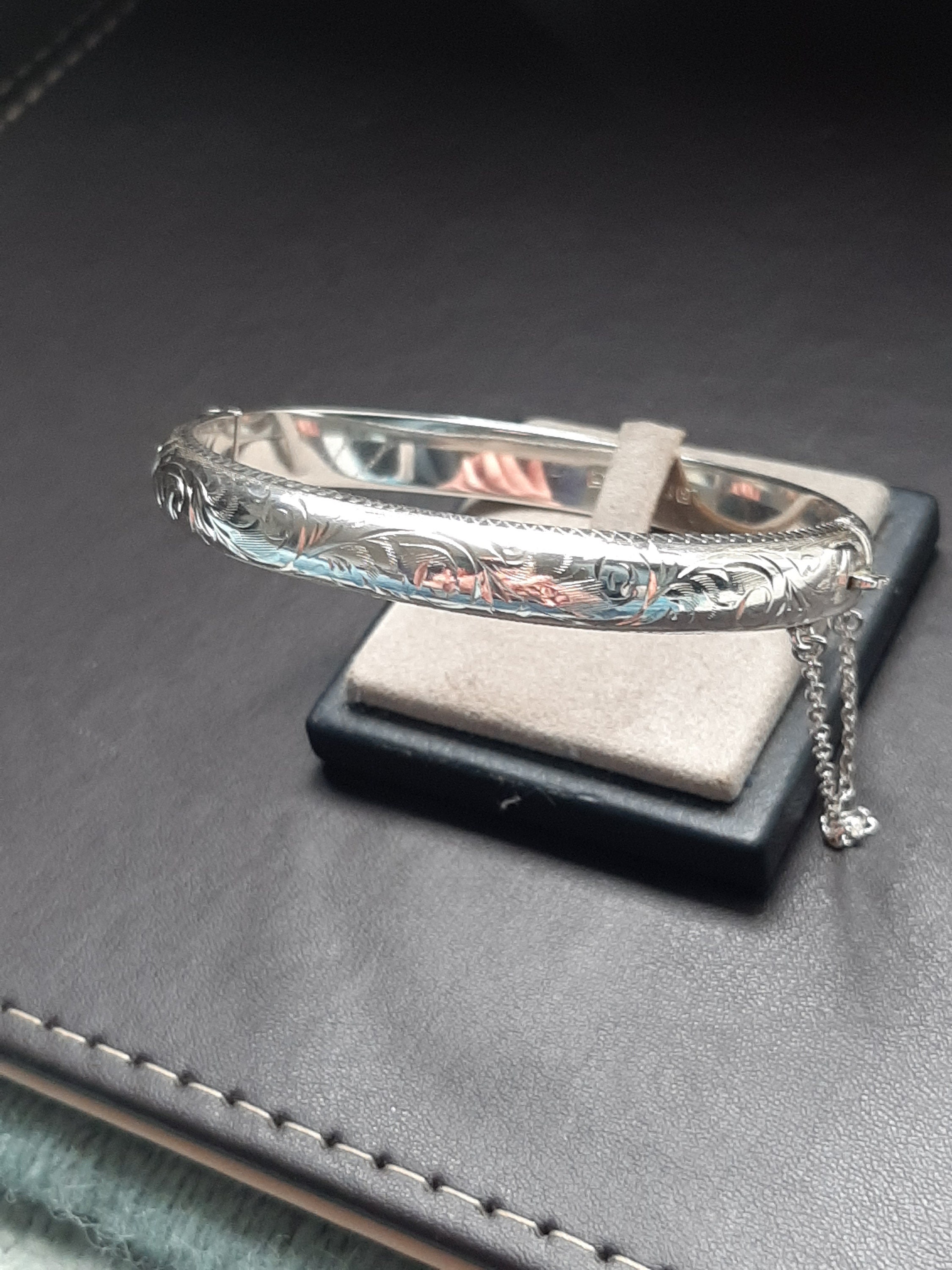 vintage silver bangle　Bracelet　バングル　925 Vintage Japan 925 Sterling Silver Etched Pattern Hinged