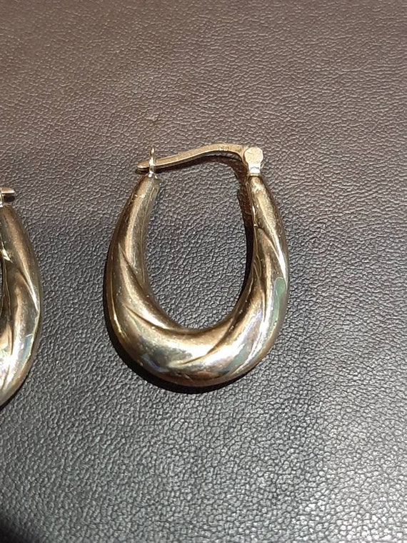 A vintage pair of 9ct gold hoop earrings - image 4