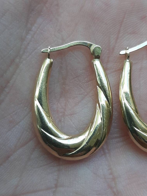 A vintage pair of 9ct gold hoop earrings - image 7