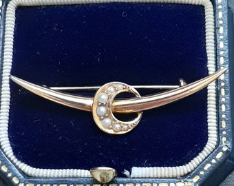 An Antique Edwardian 9ct gold seed pearl brooch