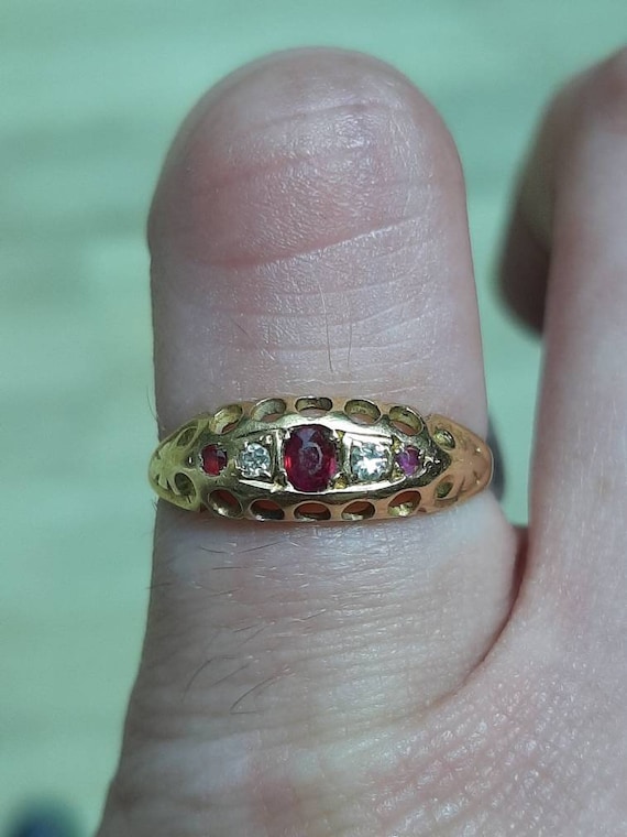 An 18ct gold Edwardian ruby and diamond ring - image 6