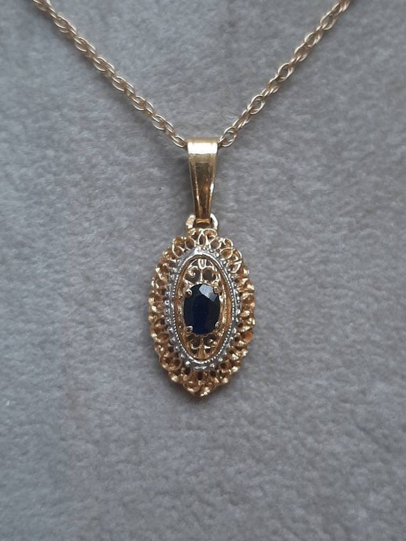 A vintage 9ct gold sapphire pendant on a 9ct gold 