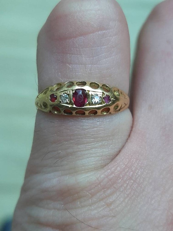 An 18ct gold Edwardian ruby and diamond ring - image 2